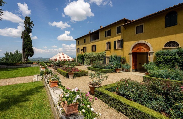 Villa in La Presura with 8 bedrooms sleeps 16