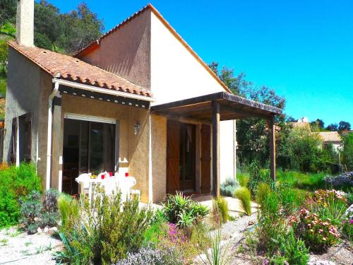 Villa in Le Boulou with Scenic Hilltop Views
