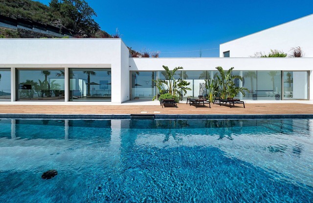 Villa in Letojanni with 7 bedrooms sleeps 14
