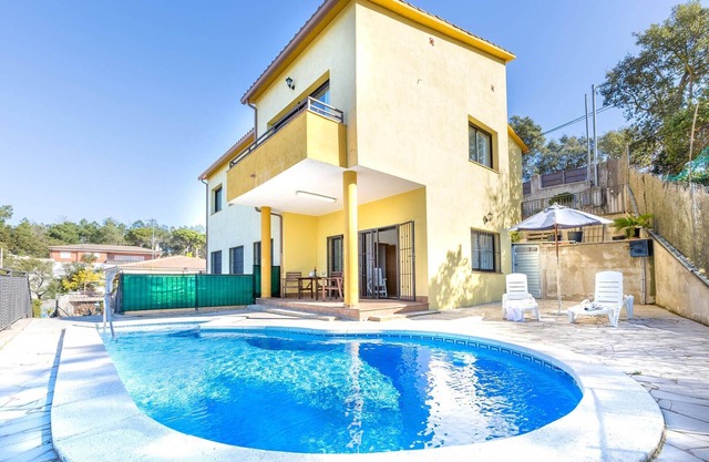 Villa in Lloret de Mar with Private Pool