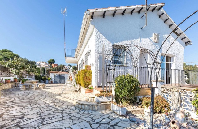 Villa in Lloret de Mar with Pool & Sea Views