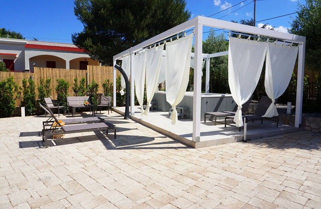 Villa in Locorotondo with 1 bedrooms sleeps 4