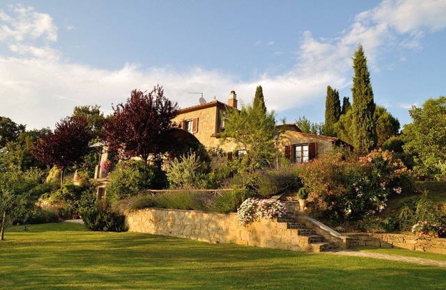 Villa in Montanare with 6 bedrooms sleeps 12