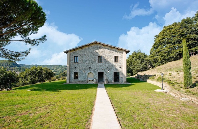 Villa in Orvieto with Infinity Pool & Views