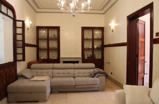 Villa in Palma, Patios, garage & location.