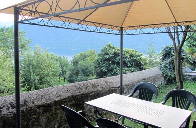 Villa in Pettenasco, Lake Orta, superb views on lake, large private garden