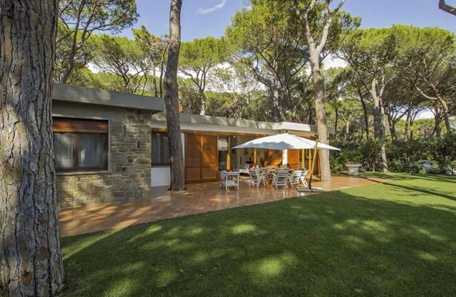 Villa in Roccamare with 5 bedrooms sleeps 10