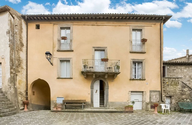Villa in Rome with Pool & Tiber Valley Views