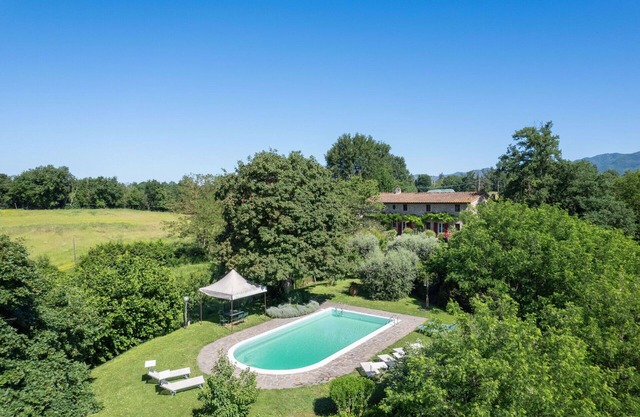 Villa in Rupecanina with 6 bedrooms sleeps 12