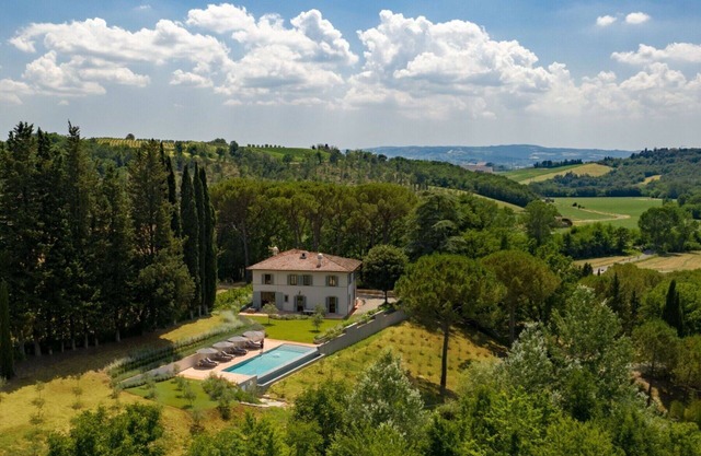 Villa in San Quirico with 5 bedrooms sleeps 10