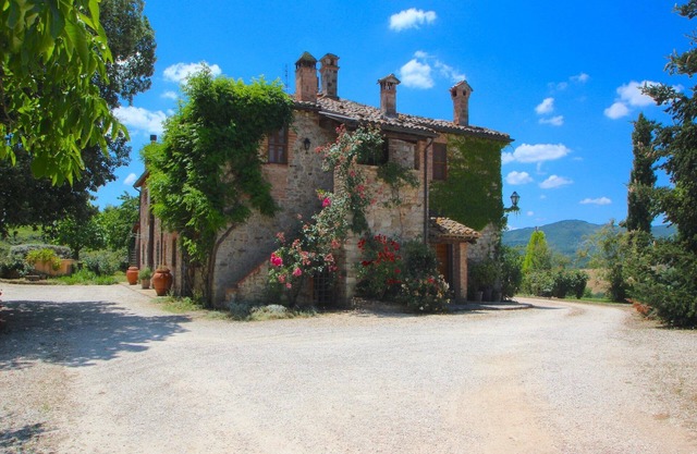 Villa in San Venanzo with Pool and Sauna
