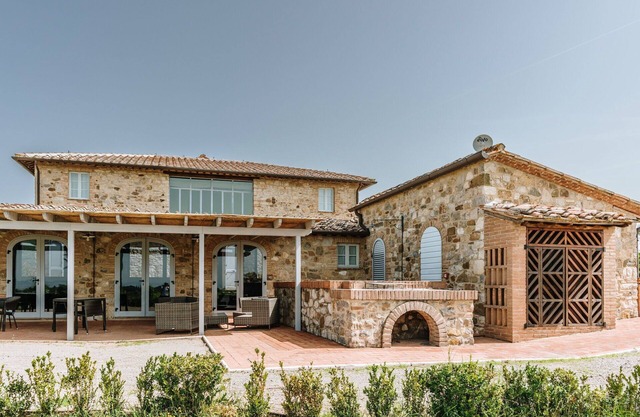 Villa in Santa Chiara with 8 bedrooms sleeps 16