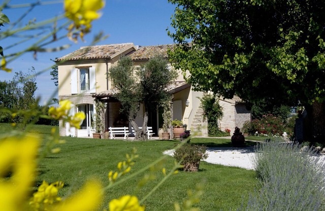Villa in Sirolo with 4 bedrooms sleeps 8