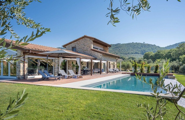 Villa in Terontola with 3 bedrooms sleeps 6