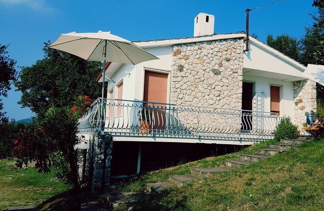 Villa in the country with a view of Lake Garda, Torri del Benaco