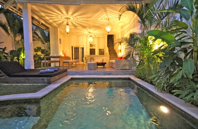 Villa in the center located 700m walk from the beach