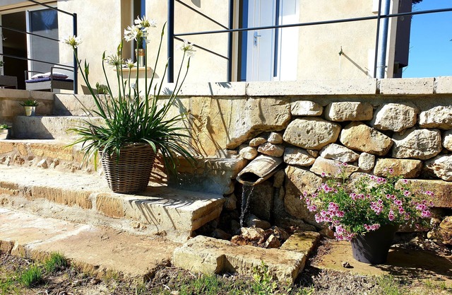 Villa in the countryside with views of the Alpilles.