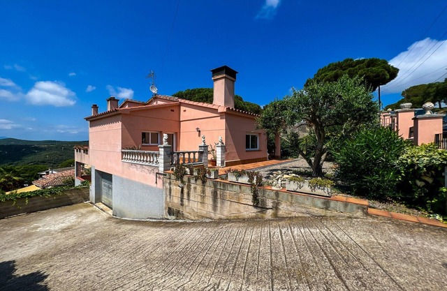 Villa in Tordera with Private Saltwater Pool