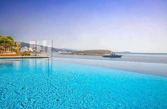 Villa in tranquil location