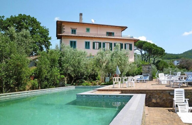 Villa in Tuscany with Vineyard Views