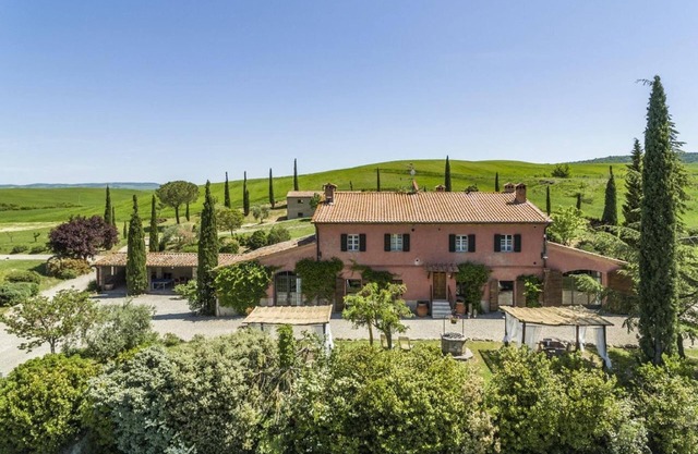 Villa in Val D'Orcia with Pool and Views