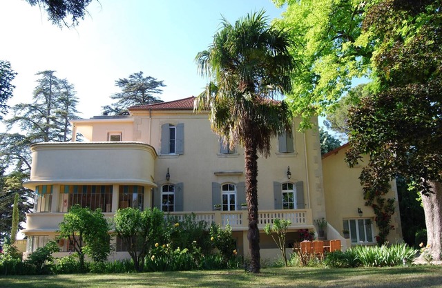 Villa in Valréas with Pool and Garden Views