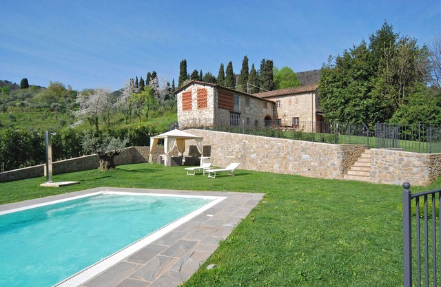 Villa in Vicopelago with 6 bedrooms sleeps 10