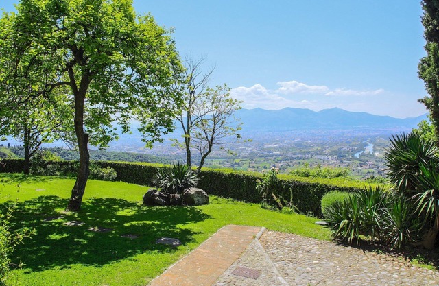 Villa/Independent home in Ponte A Moriano with 4 bedrooms sleeps 8