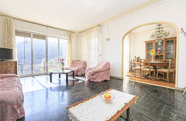 Villa indipendente con giardino e piscina, relax nella campagna della Liguria