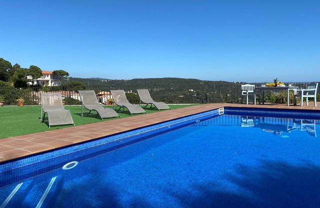 Villa Inge with pool and sea views