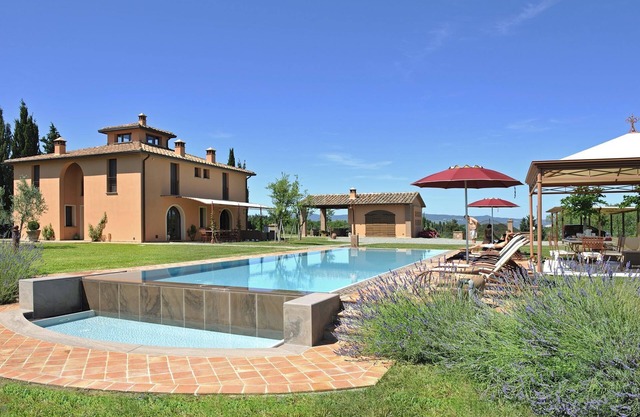 Villa Insoglio - Luxury Villa with pool in Montelopio, Tuscany