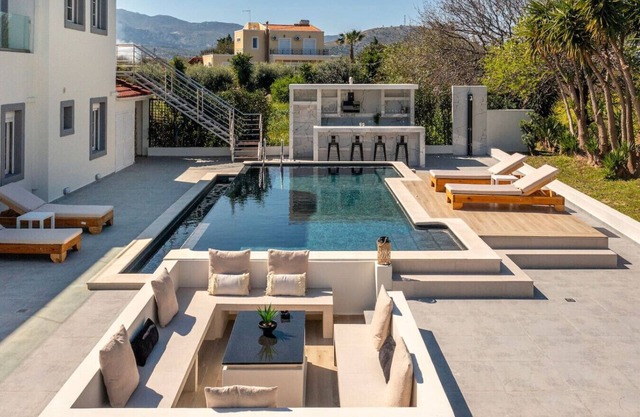 Villa Irene Royale | Pool | Sea View | Free Cruise