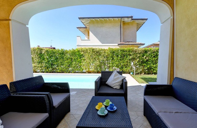 Villa Iris a Manerba del Garda By Bookinggardalake