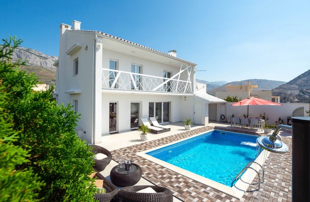 Villa Irresistible