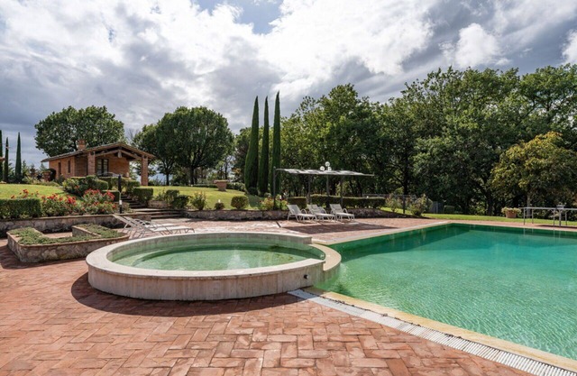Villa in Castroncello with 6 bedrooms sleeps 12