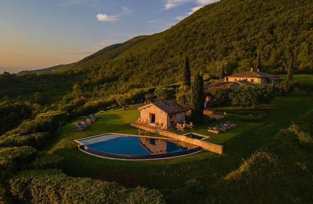Villa in San Giovanni Del Pantano with 8 bedrooms sleeps 16