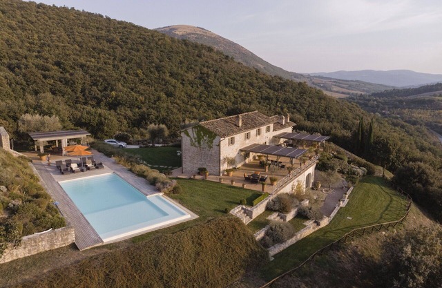 Villa in San Giovanni Del Pantano with 7 bedrooms sleeps 14