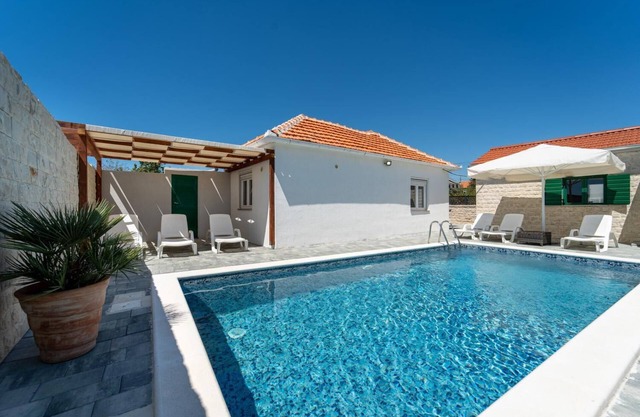 Villa Iva - Three Bedroom Villa, Sleeps 7