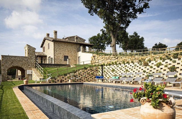 Villa Ivana, old farmhouse in the green hills