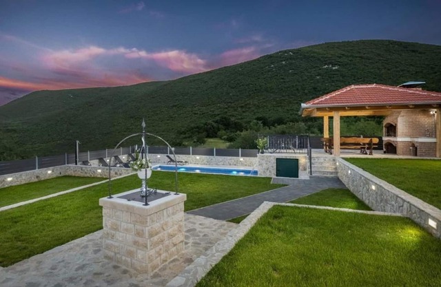 Villa Ivandvor With Pool