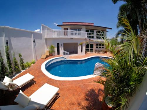 Villa James