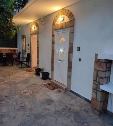 Villa Jimmy, Pilona Village