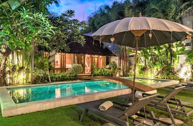 Villa Joglo Oberoi Seminyak Beautiful 4BR Villa Prime Location