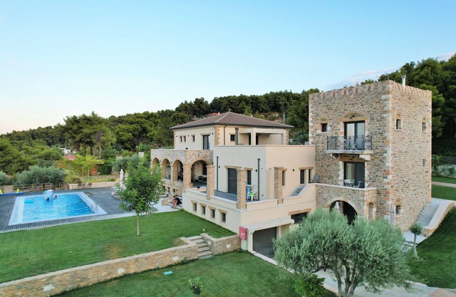 Villa Kalamos/Sea View and Pool nearby Athens/Tower