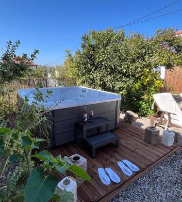 Villa Kallisti - private villa with hot tub, large garden, close to the beach