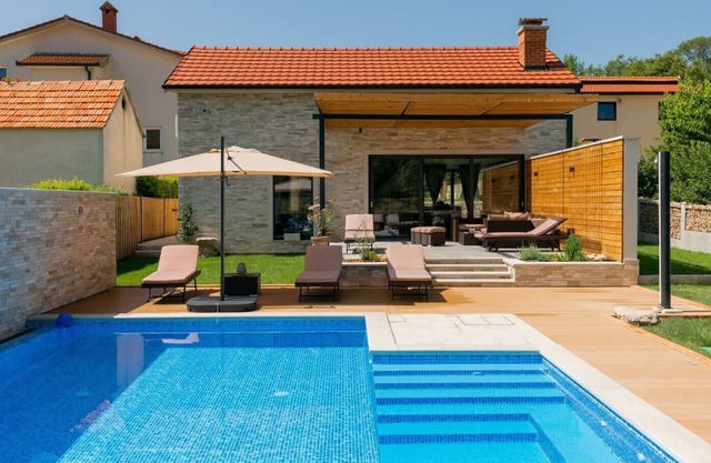 Villa Kameni Dvori **** Villa in Imotski, heated pool