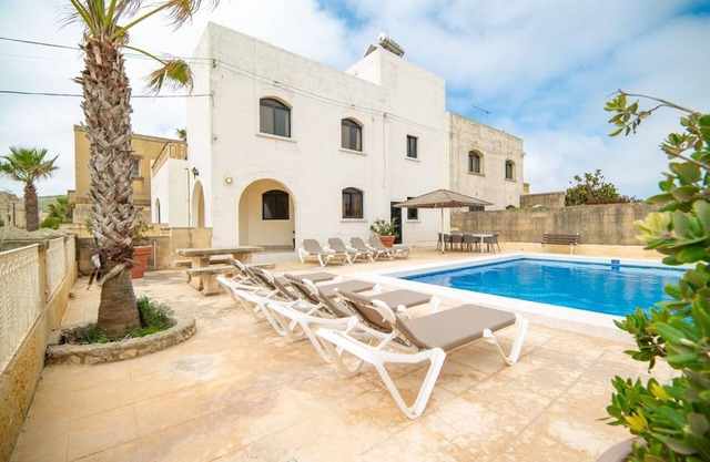Villa Kannella Lussu - 4 Bedroom Villa - Beautiful Stone Pool Area - Perfect.