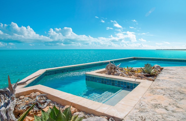 Villa Kendara~DEAL 9/28-10/4~BeachFront~Private~Gated GuestHouse~Panoramic View