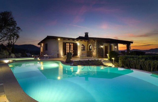 Villa Kiki - infinity pool overlooking Tavolara