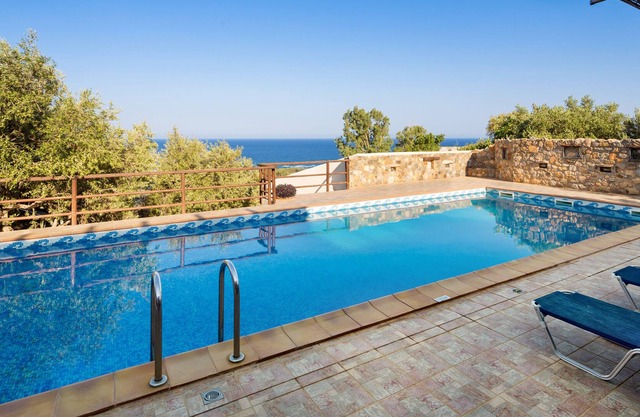 Villa Kimothoe with large private pool, 13 min from Elafonisi Beach